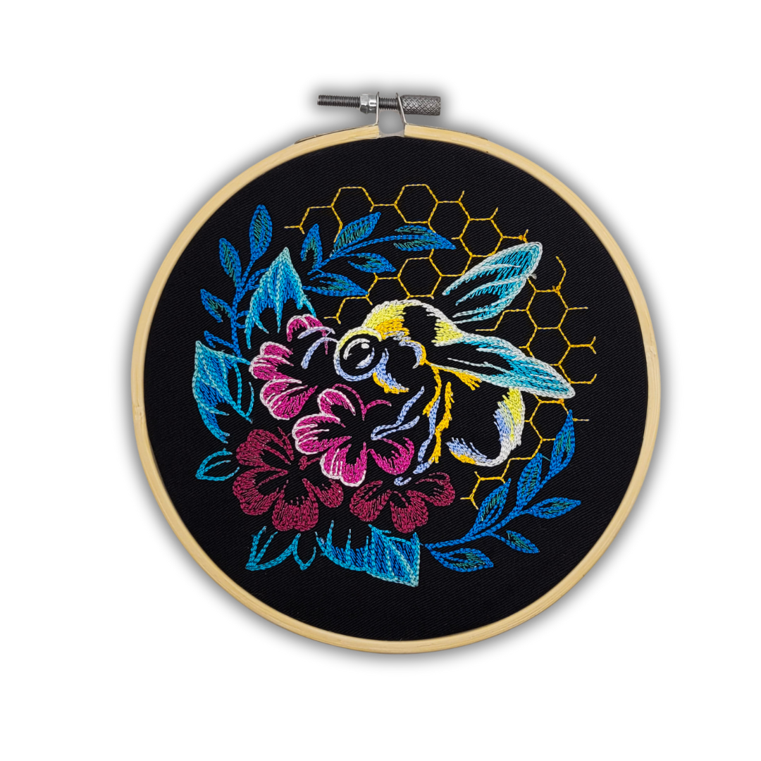 Tenture murale brodée fleur et abeille - Cerceau de 15 cm