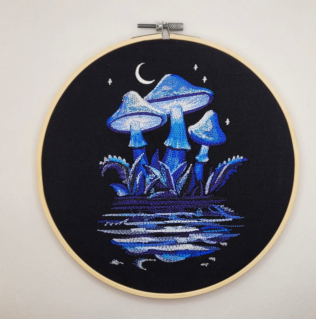 Hongos de medianoche bordados para colgar en la pared - Aro de 20 cm 