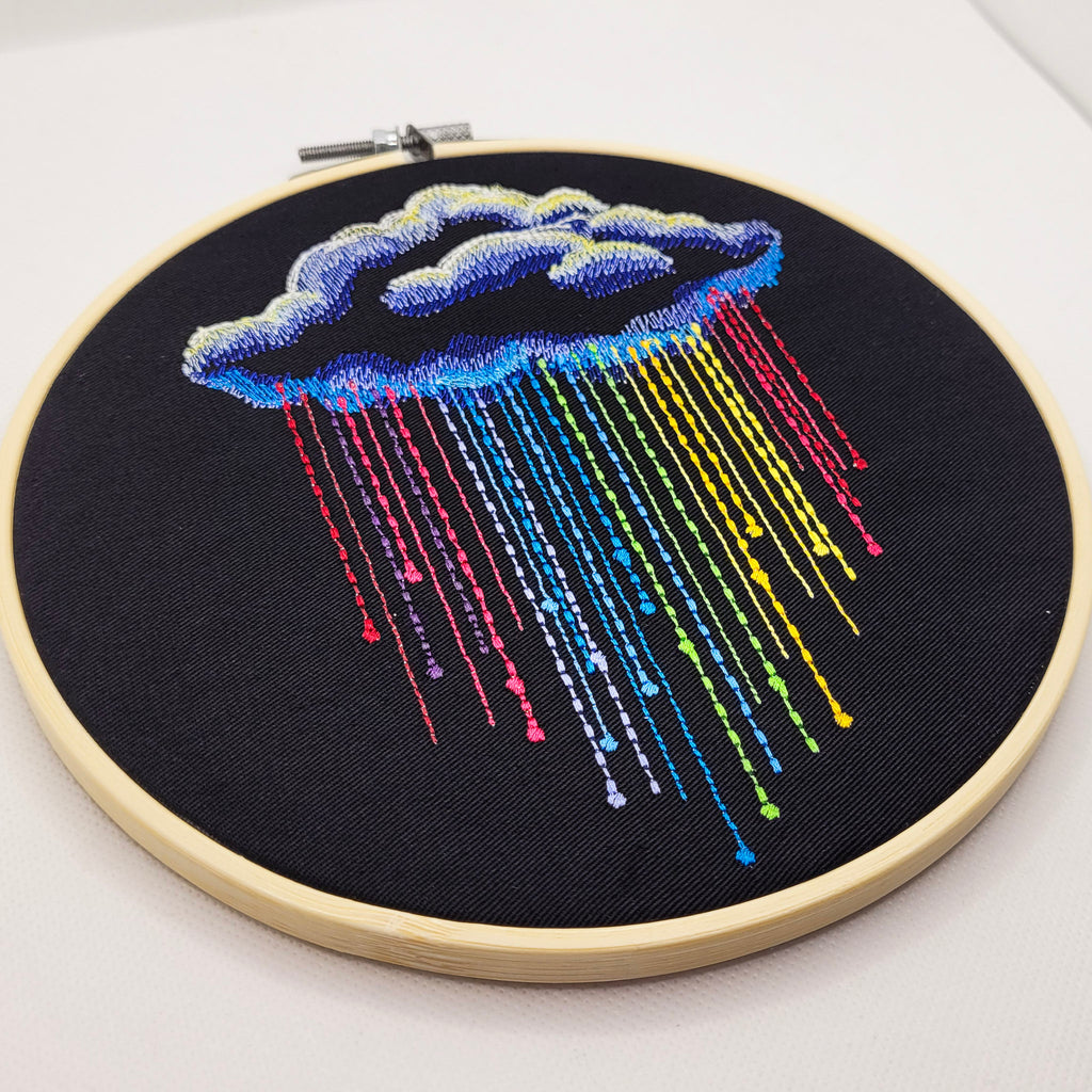 Tenture murale brodée nuage de pluie arc-en-ciel - Cerceau de 20 cm 