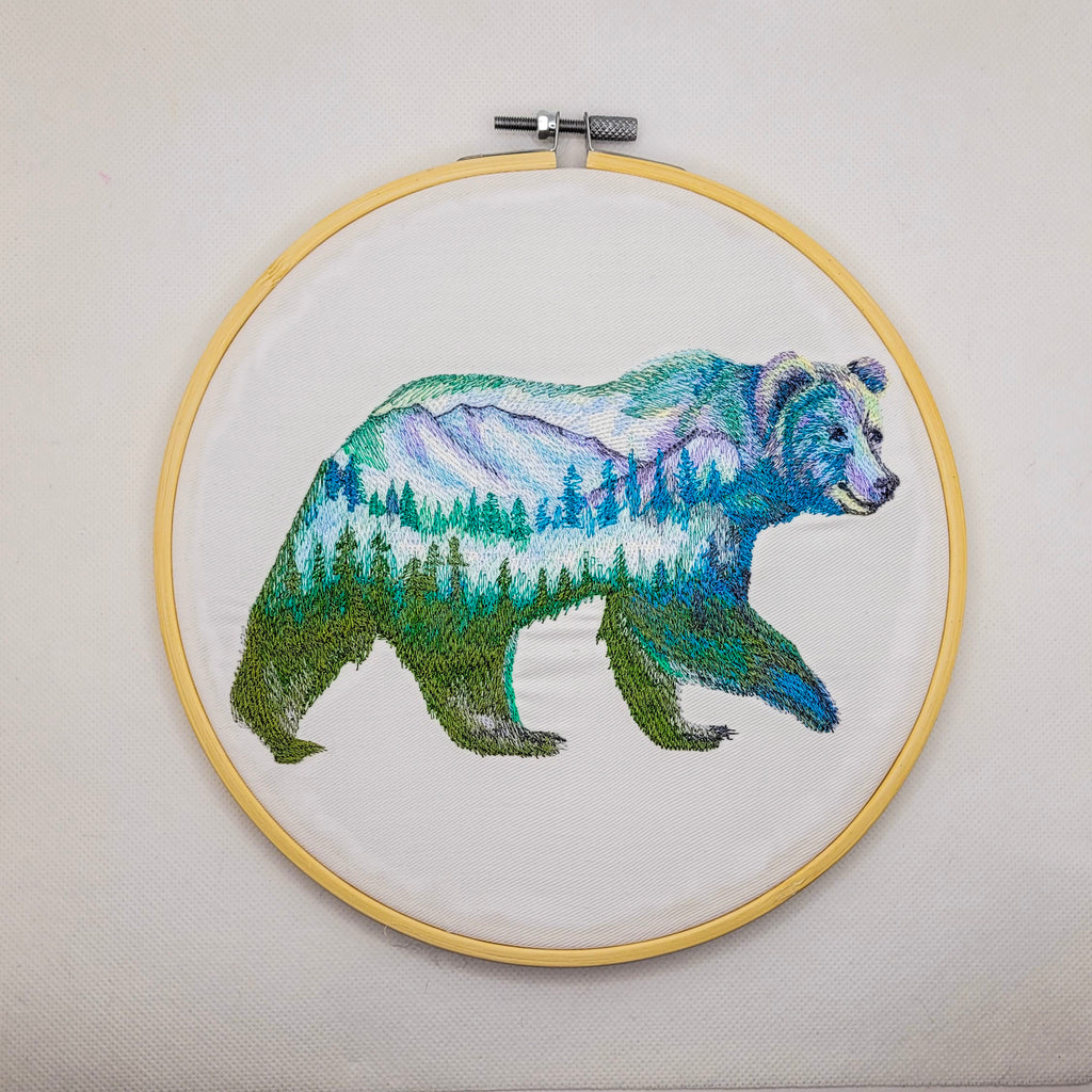 Oso del bosque bordado para colgar en la pared - Aro de 20 cm 