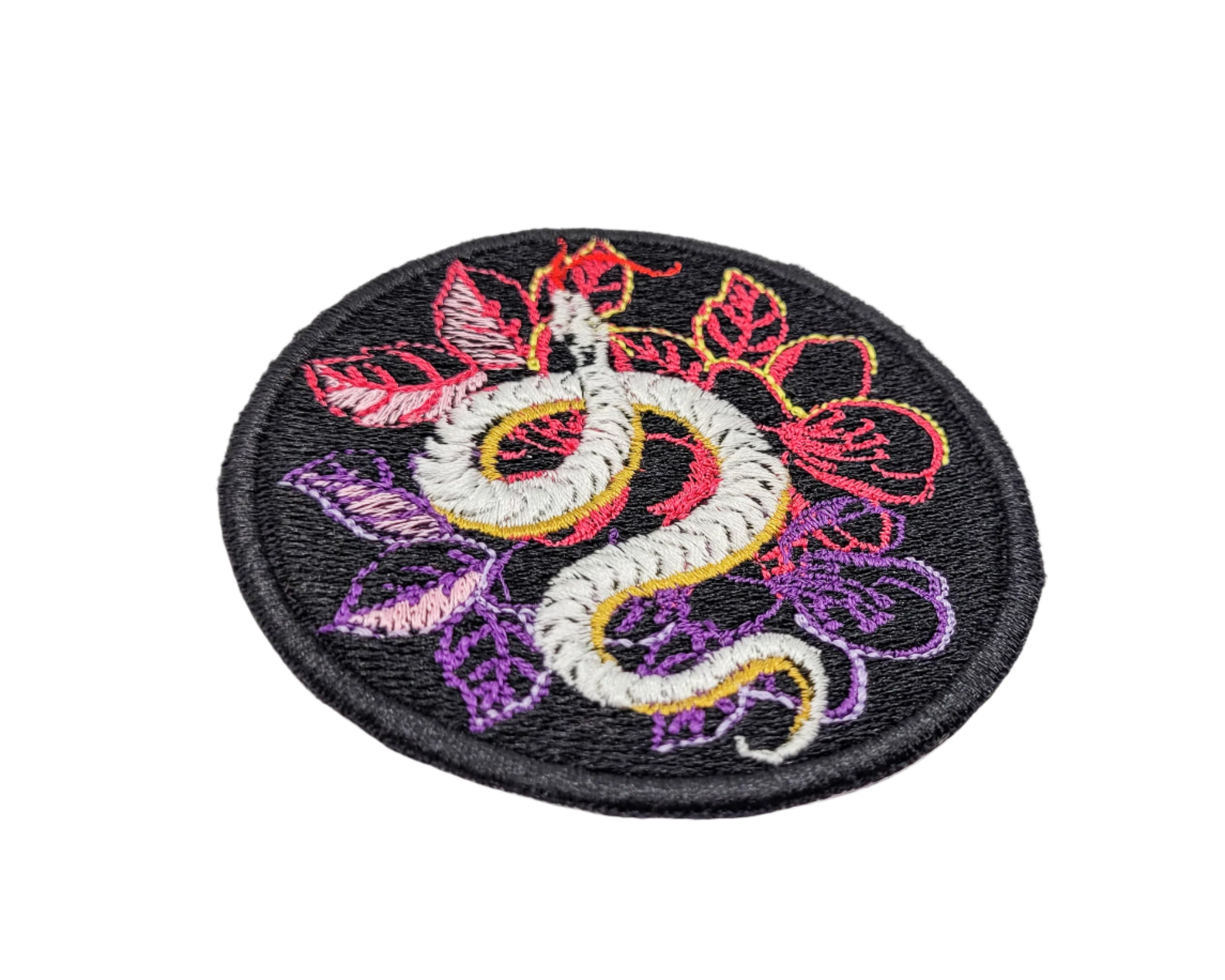 Parche bordado de serpiente blanca