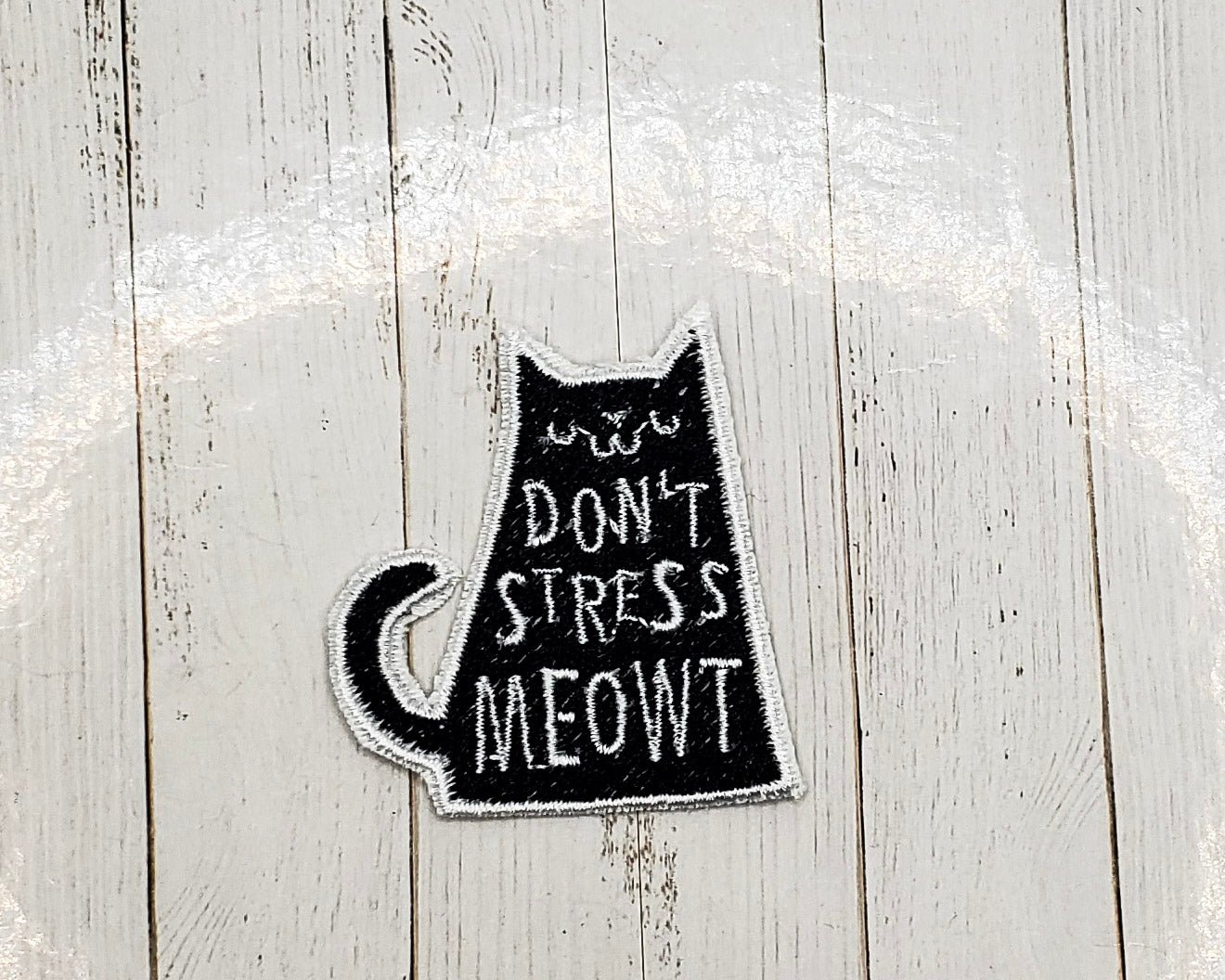 Parche termoadhesivo bordado "Don't Stress Meowt Cat"