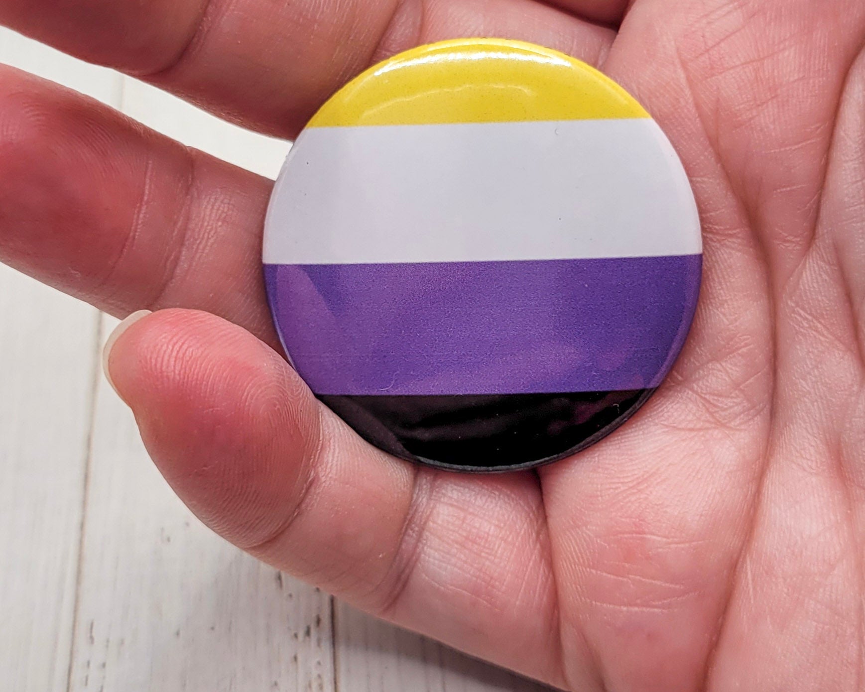Botón pinback con bandera no binaria