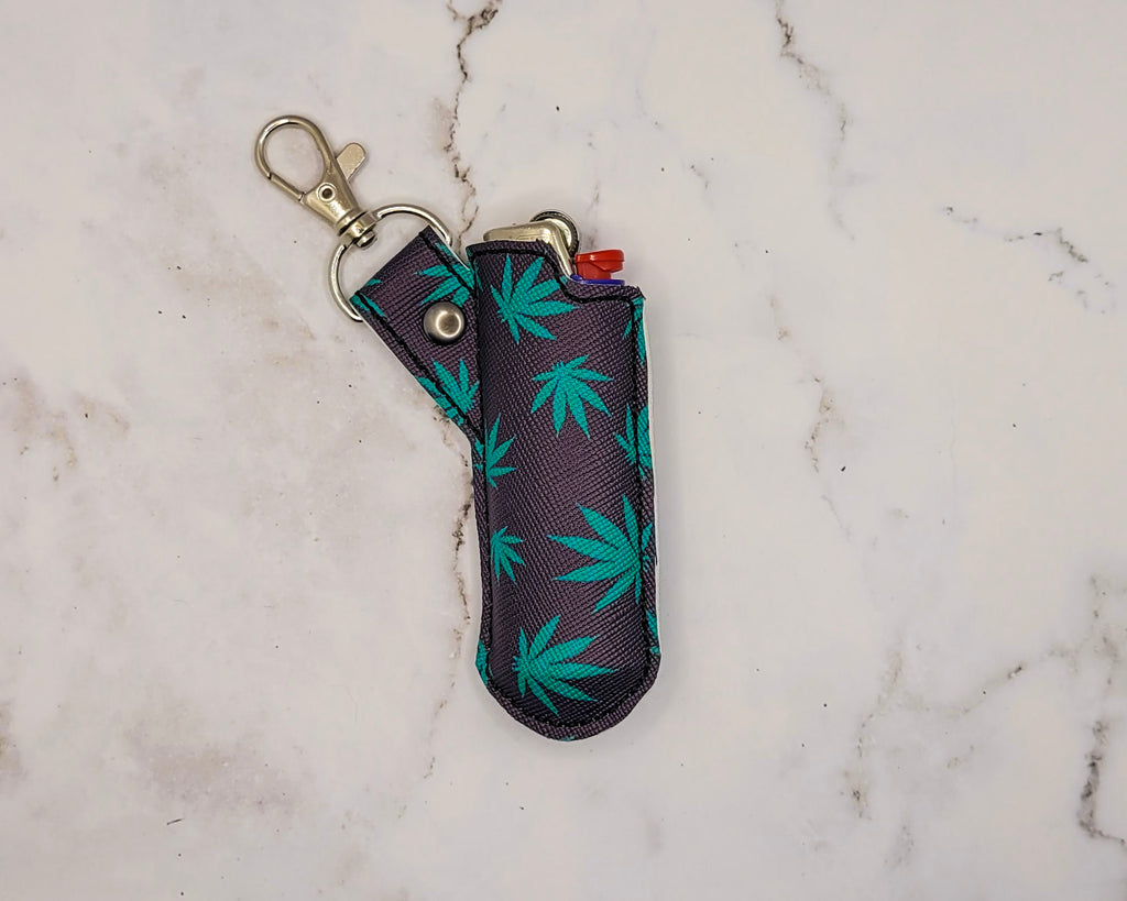Estuche para encendedor con hojas de cannabis