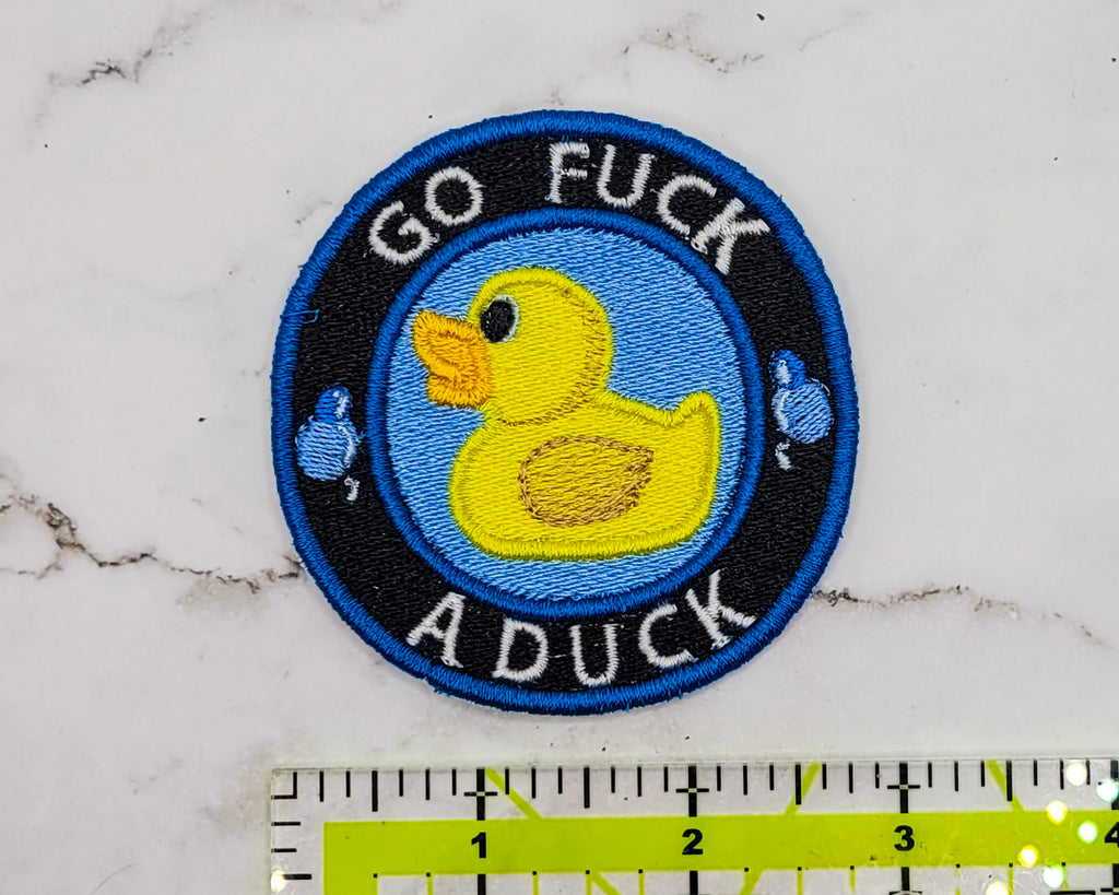 Parche bordado "Ve a follar con un pato" 