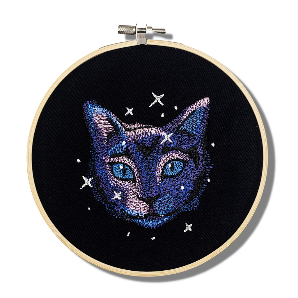 Tenture murale brodée Chat Galaxie - Cerceau de 15 cm 
